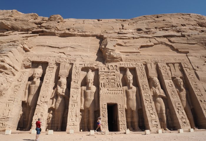 abu-simbel-temple-2703666_1280