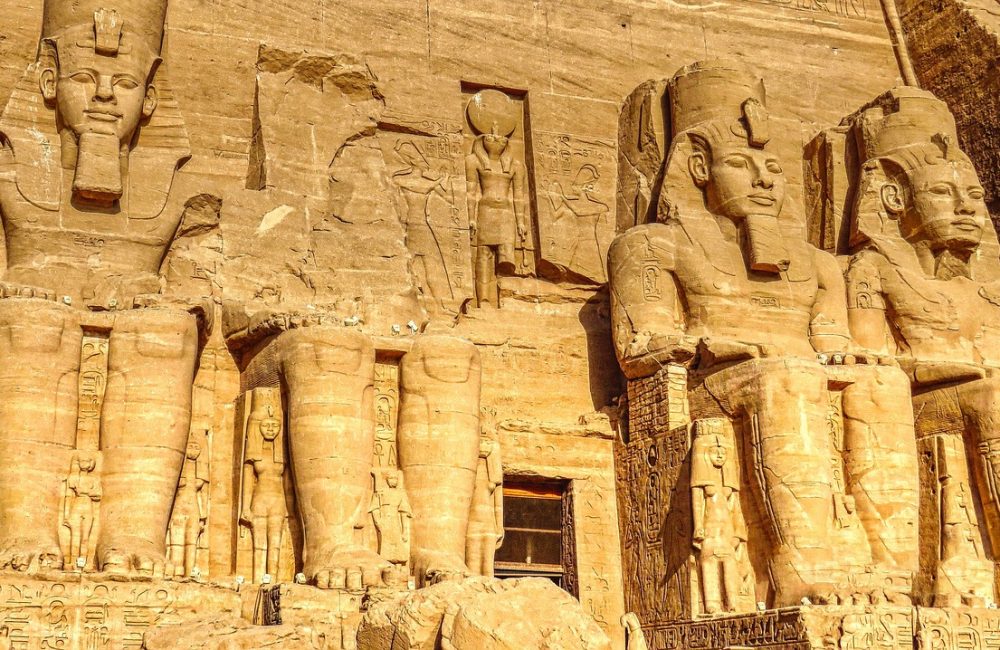 abu-simbel-temples-6342941_1280