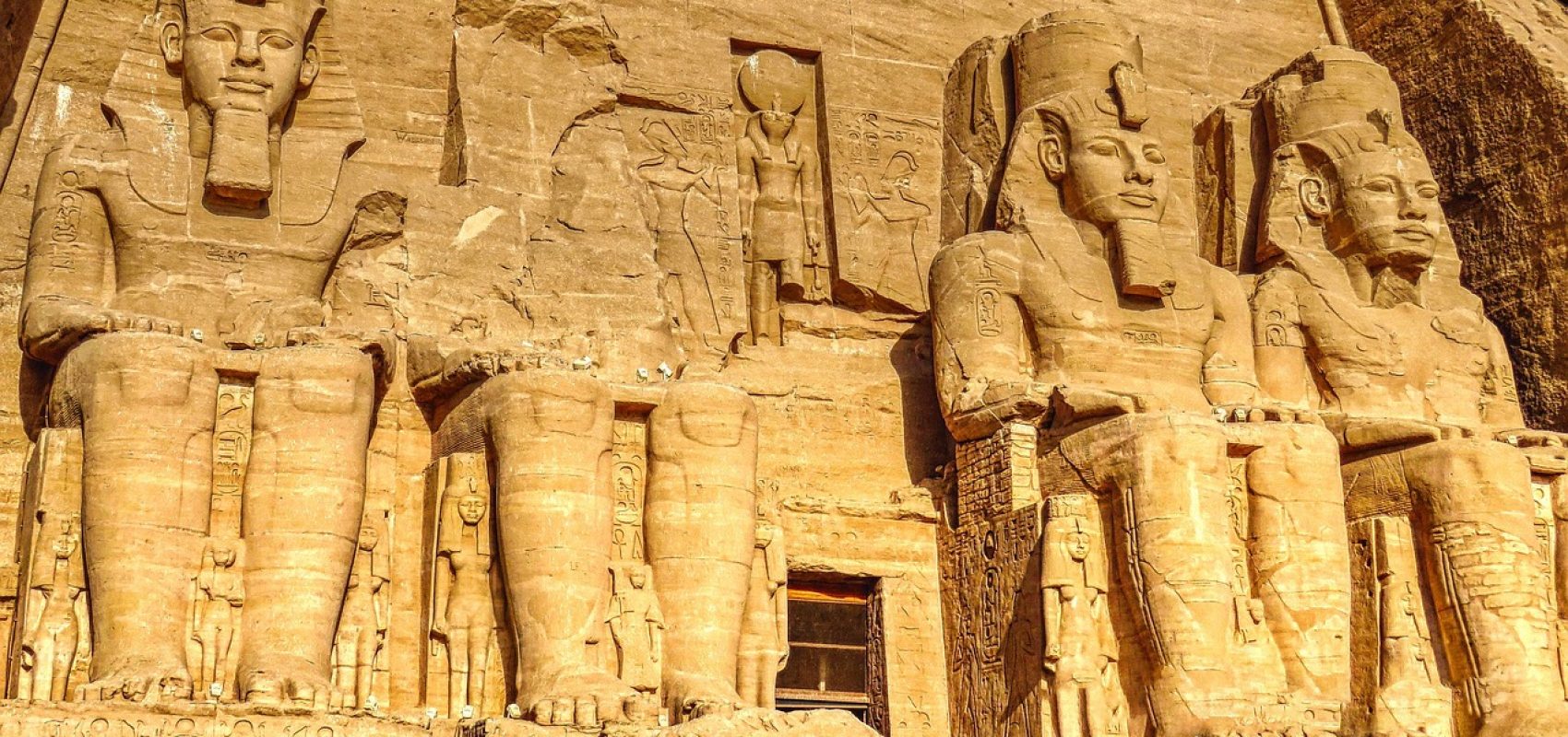 abu-simbel-temples-6342941_1280