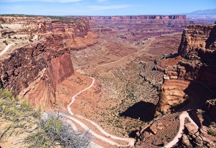 canyonlands-shafer-canyon-road-3982830_1280