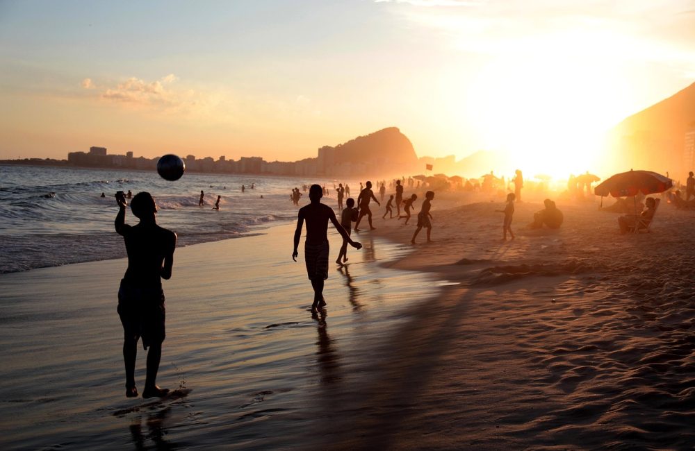people-2359870_1280