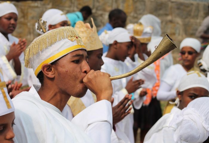 priest-978843_1280