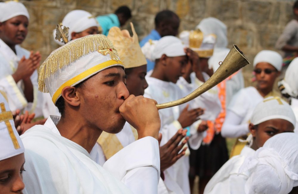 priest-978843_1280