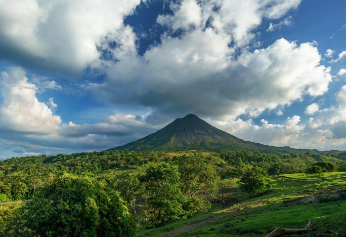 volcano-2355772_1280