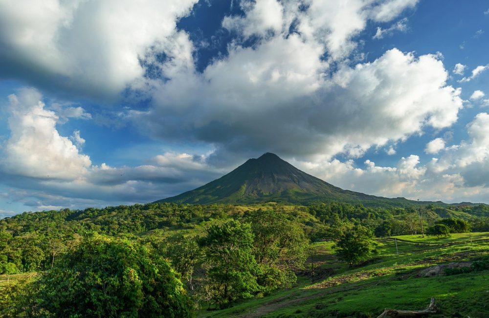 volcano-2355772_1280